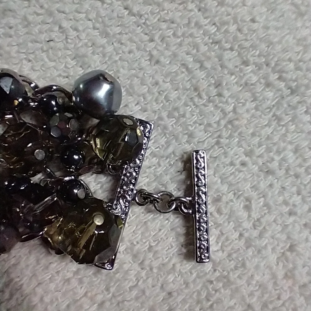Wide premier designs beaded toggle silvertone chain bracelet